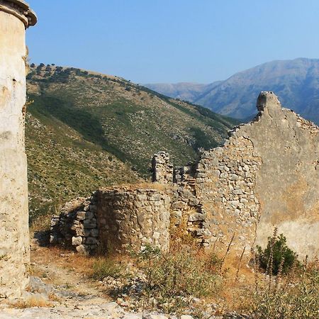 Mpolanos Guesthouse Himare Exterior foto