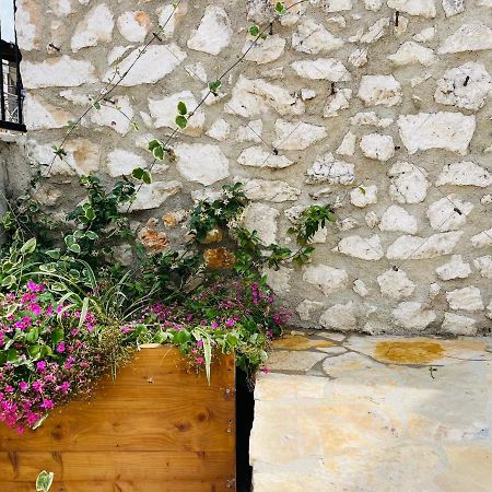 Mpolanos Guesthouse Himare Exterior foto