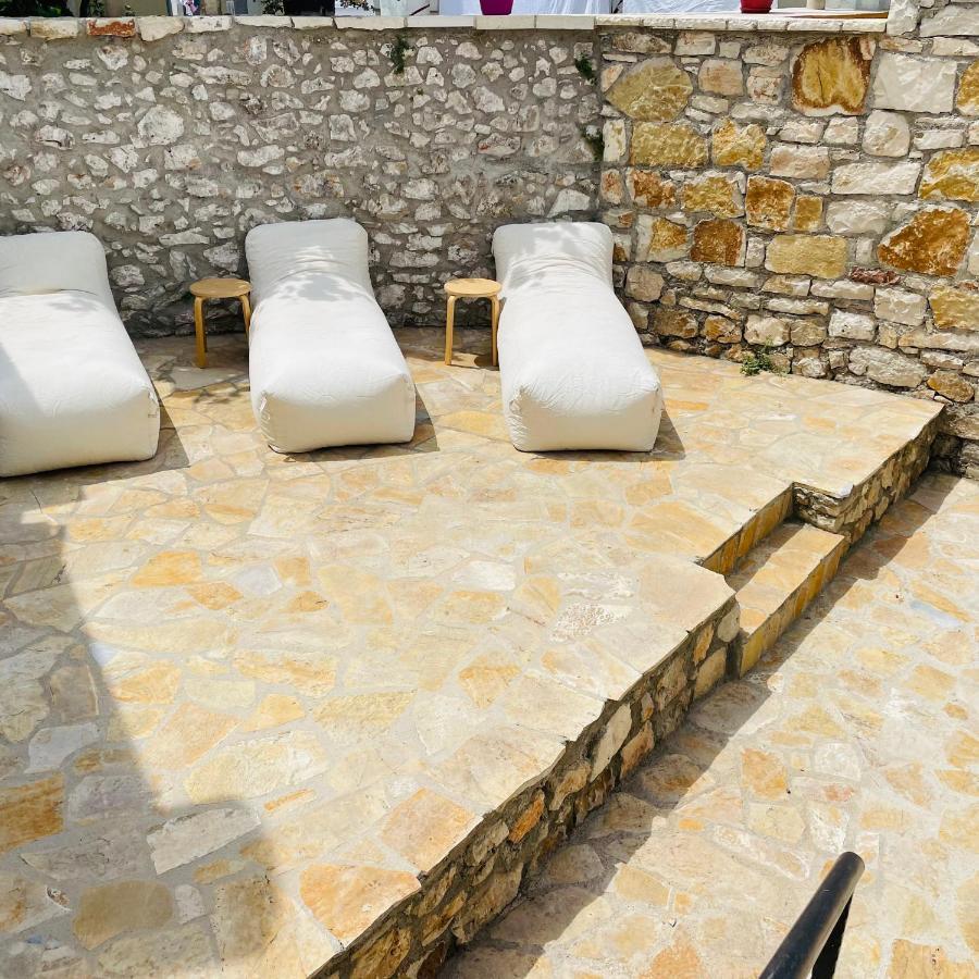 Mpolanos Guesthouse Himare Exterior foto